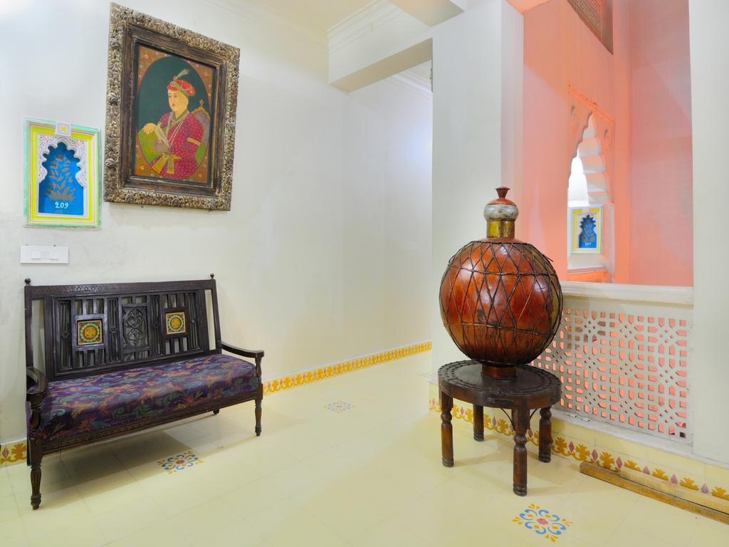 Staybook-Jyoti Mahal A Heritage Hotel New Delhi Exterior photo